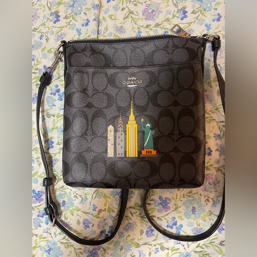 NWOT Coach New York crossbody